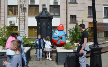 История воды и фото на память: как Росводоканал Оренбург провел интерактив у памятника водопроводной колонке 