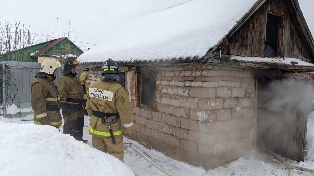 В Бугуруслане горела баня, в Новотроицке – балкон в многоэтажке