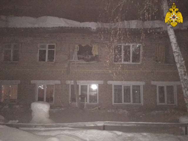 Из-за снега просела крыша: в Шарлыке эвакуированы 16 человек из многоквартирного дома