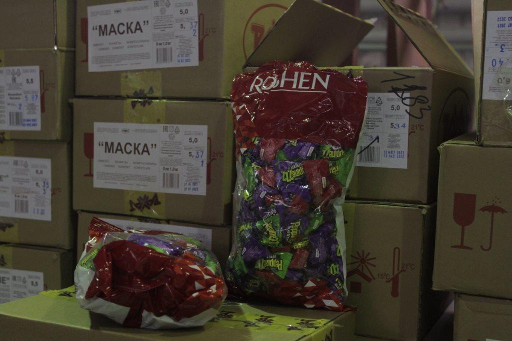 В Оренбургской области таможенники задержали фуру с 19 тоннами украинских конфет