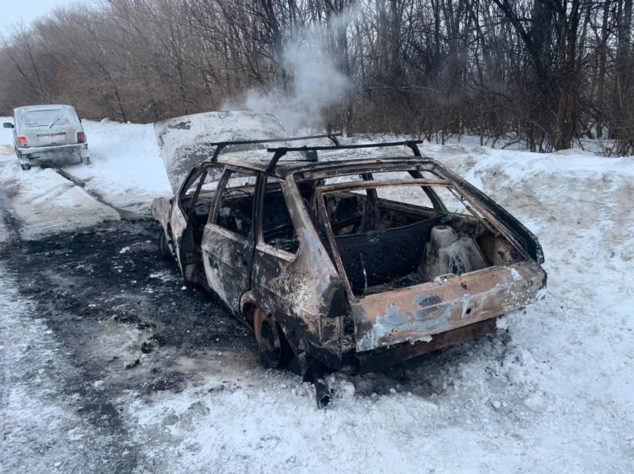 В Сакмарском районе из-за короткого замыкания дотла сгорел ВАЗ-2109  Новости Оренбурга