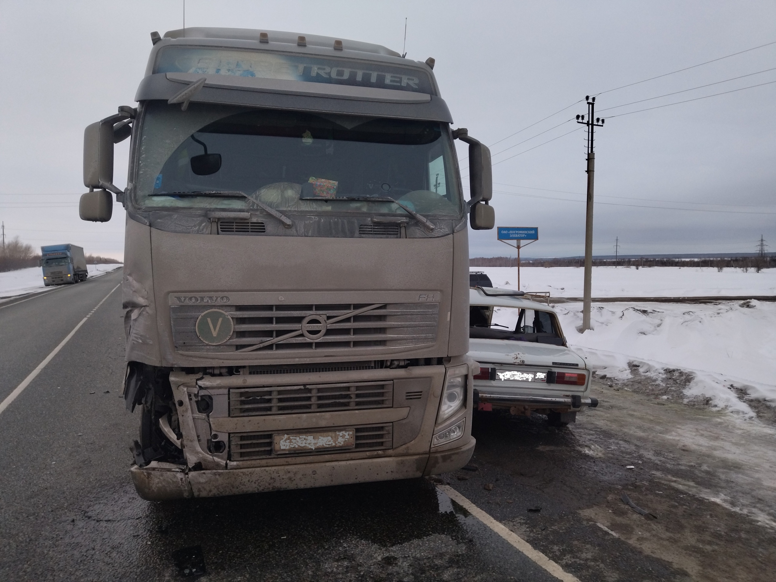 В Оренбуржье пошедший на обгон водитель фуры врезался в ВАЗ-2106 | Новости  Оренбурга