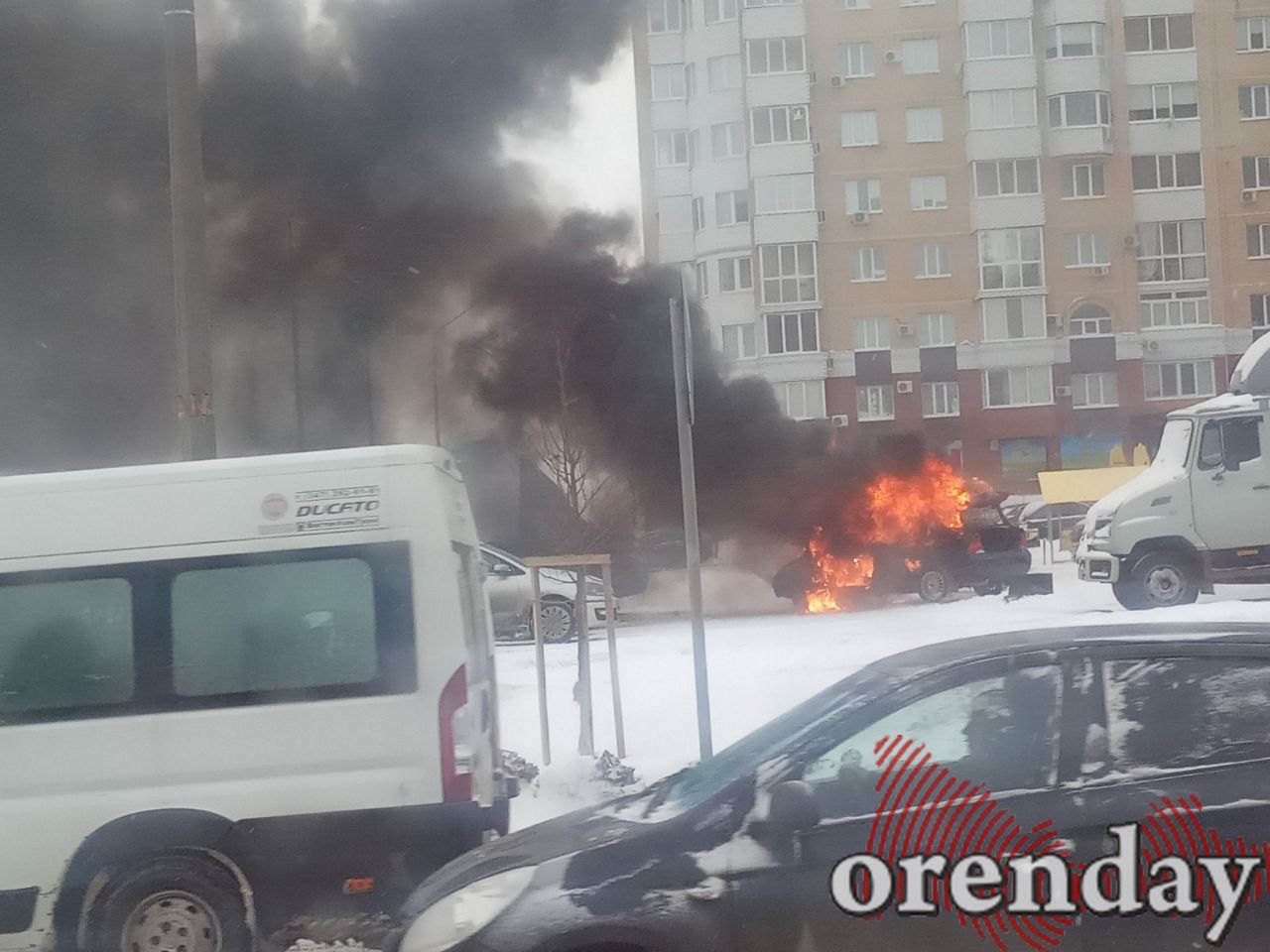 Новости орендей сегодня. Пожар на Салмышской Оренбург сегодня. Оренбург сгорела БМВ на Салмышской. Орендей новости в Оренбурге.