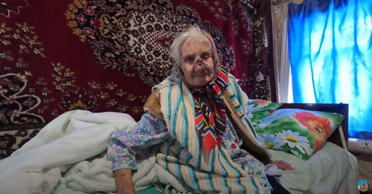 Бабушка пришла в школу. Бабушкины годы. Бабушка 103 года. Бабки пришли. 103 Года.
