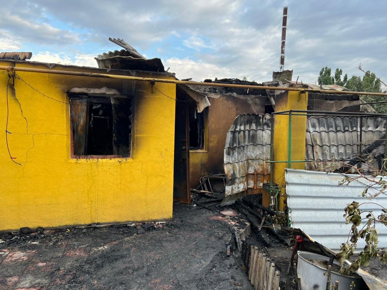 В Оренбурге незадолго до пожара в жилом доме побывали сотрудники трёх ...