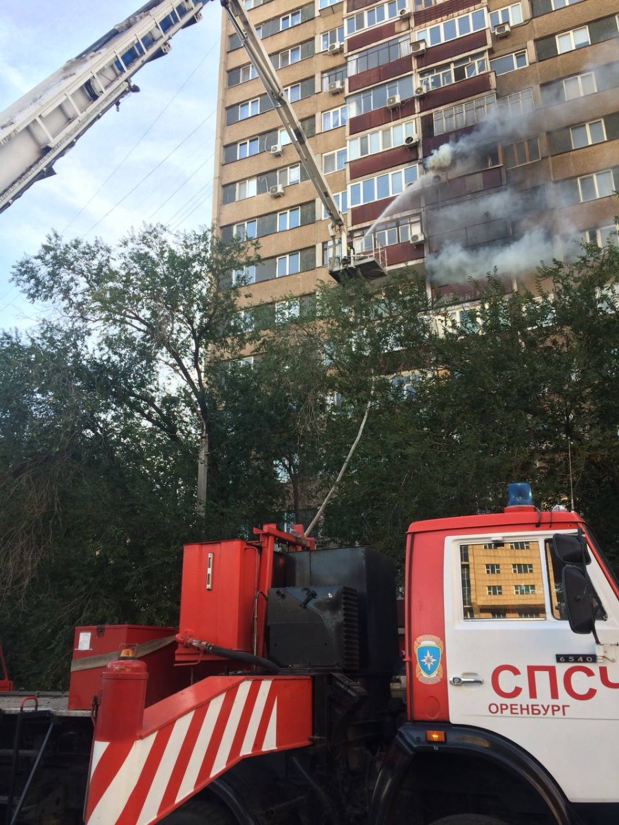 В Оренбурге загорелся балкон в 16-этажном жилом доме | Новости Оренбурга