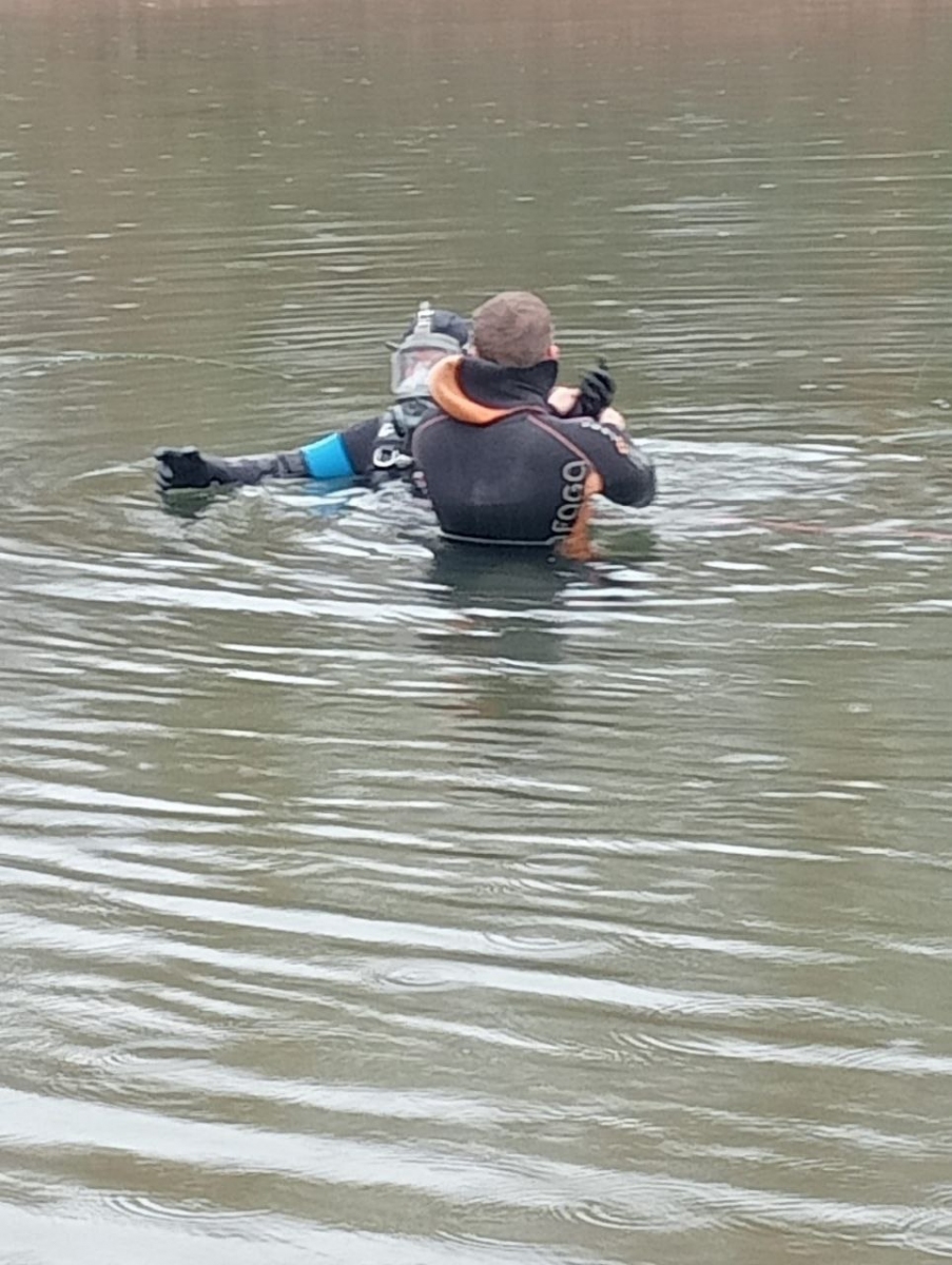 В Оренбурге с моста в реку сорвался автомобиль, водитель погиб (18+) |  Новости Оренбурга