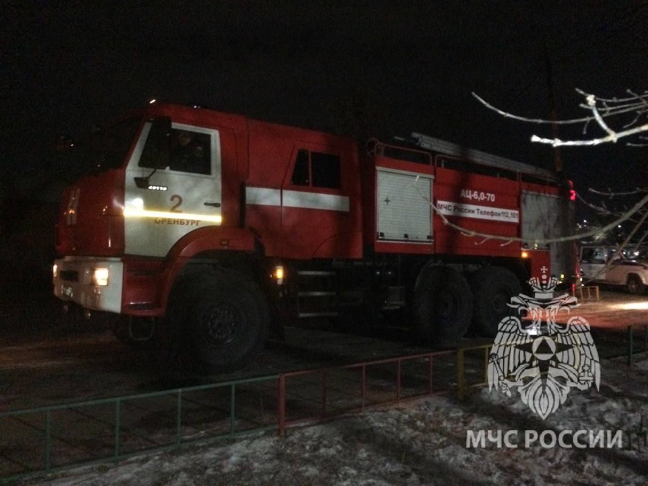 В Оренбурге из горящей квартиры на улице Аксакова вынесли мужчину без  сознания | Новости Оренбурга