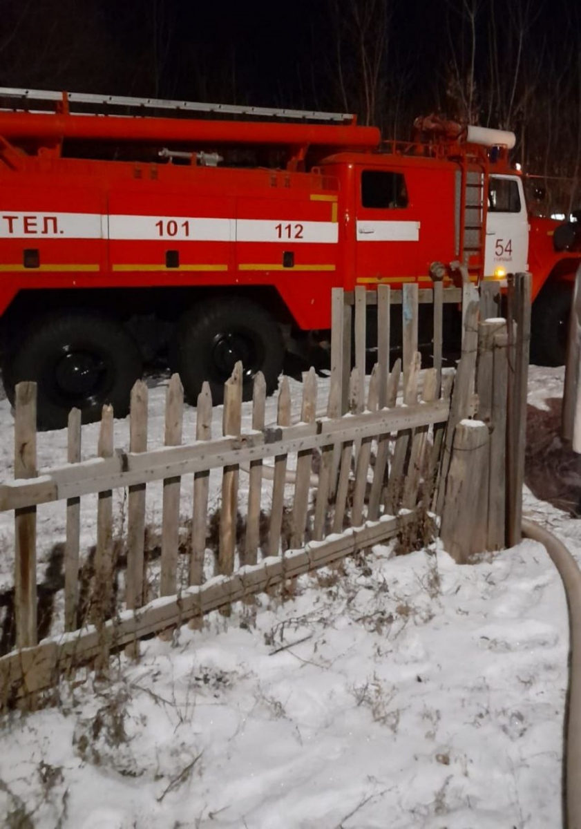 В Оренбургском районе утром загорелся частный дом | Новости Оренбурга