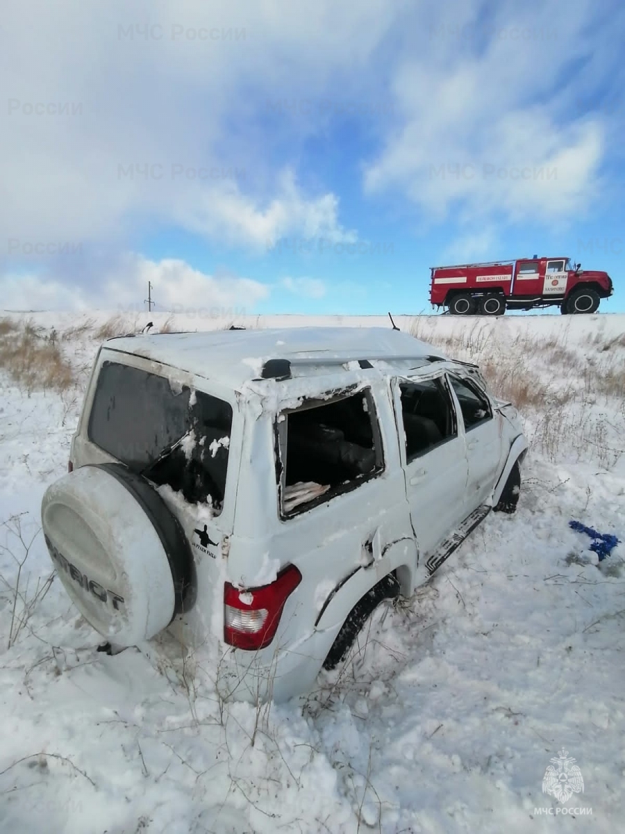 На трассе Орск-Оренбург слетел в кювет и перевернулся УАЗ Патриот ...