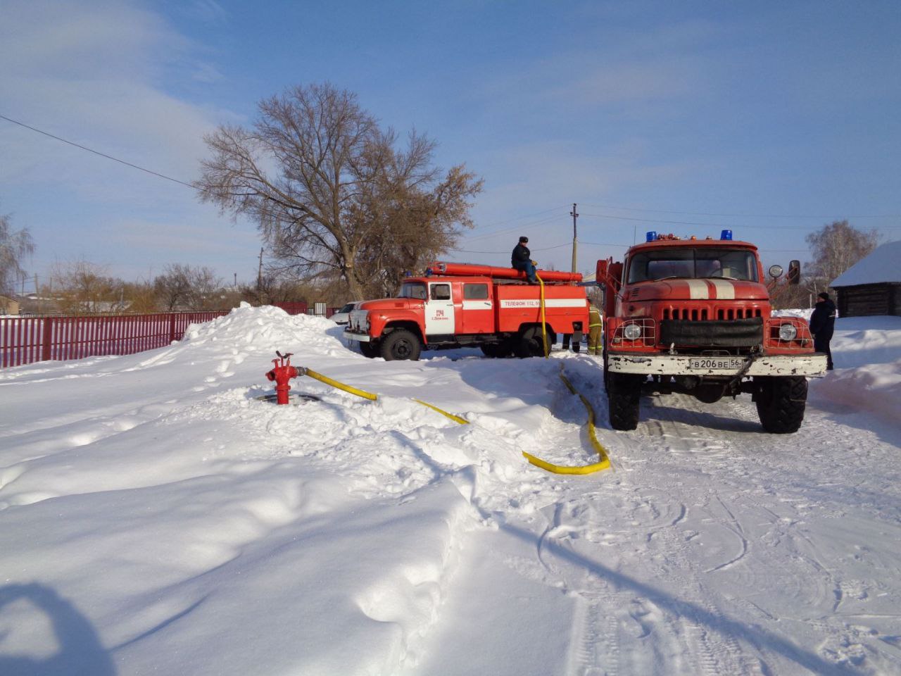 В Бузулукском районе загорелся двухквартирный деревянный дом | Новости  Оренбурга