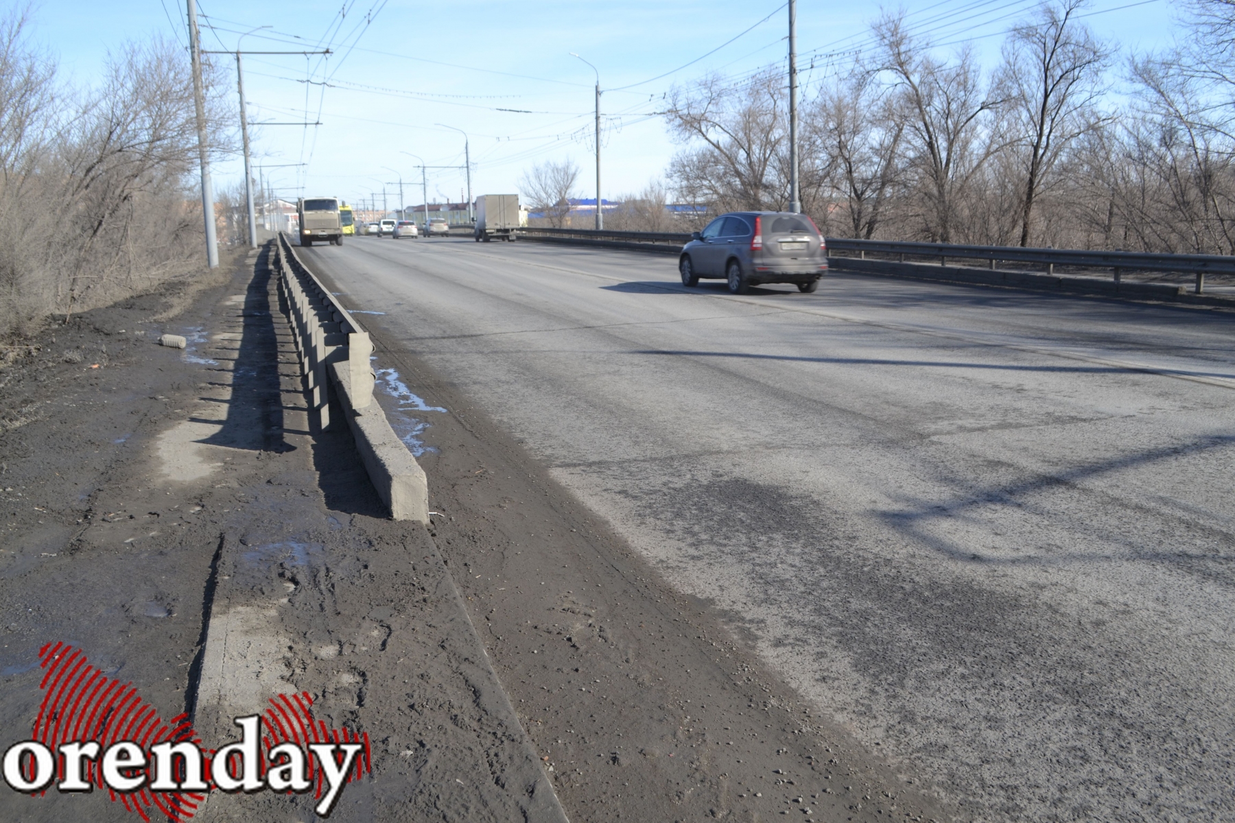 В Оренбурге на мосту через Урал автомобили остаются без дисков, а водители  без нервов | Новости Оренбурга