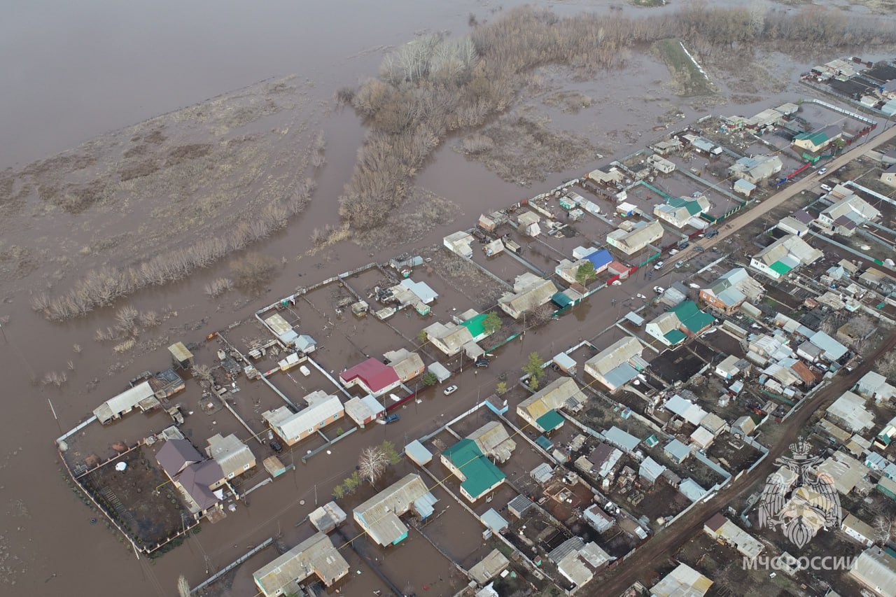 За сутки в Оренбургской области подтопило 103 дома, а 44 освободились от воды