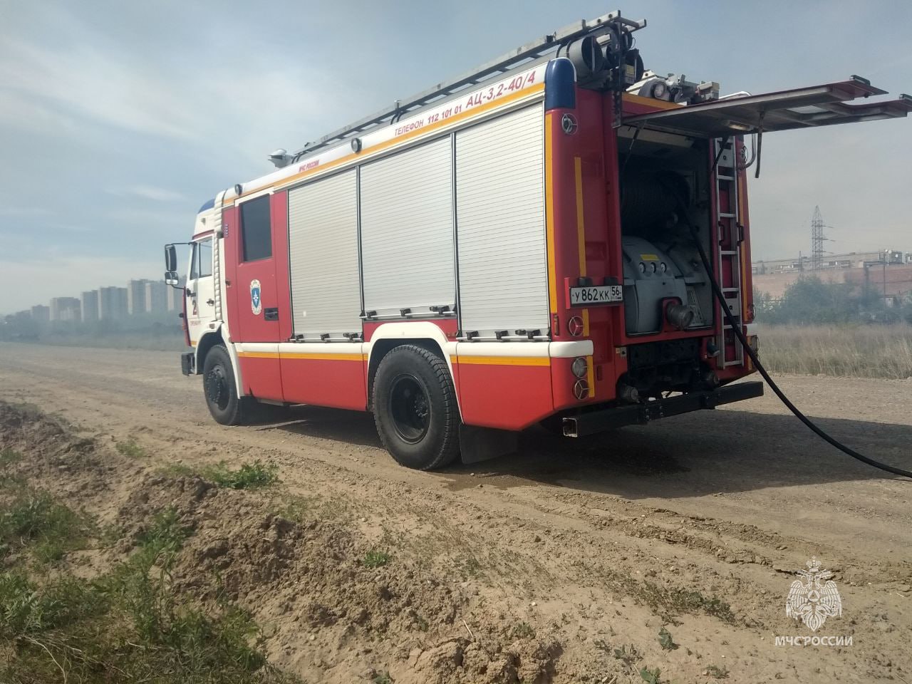 В Оренбурге в районе Загородного шоссе бушует ландшафтный пожар | Новости  Оренбурга