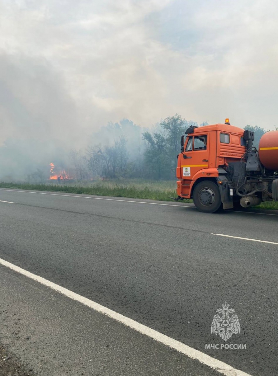 Под оренбургом фото В районе сел Городище и Никольское бушует сильный пожар Новости Оренбурга