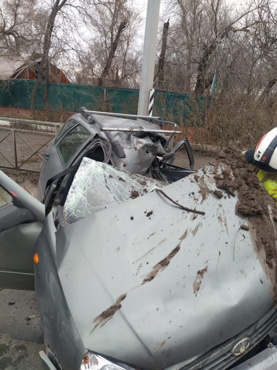 Под Оренбургом под экскаватор попал ВАЗ, водитель погиб (18+) | Новости  Оренбурга