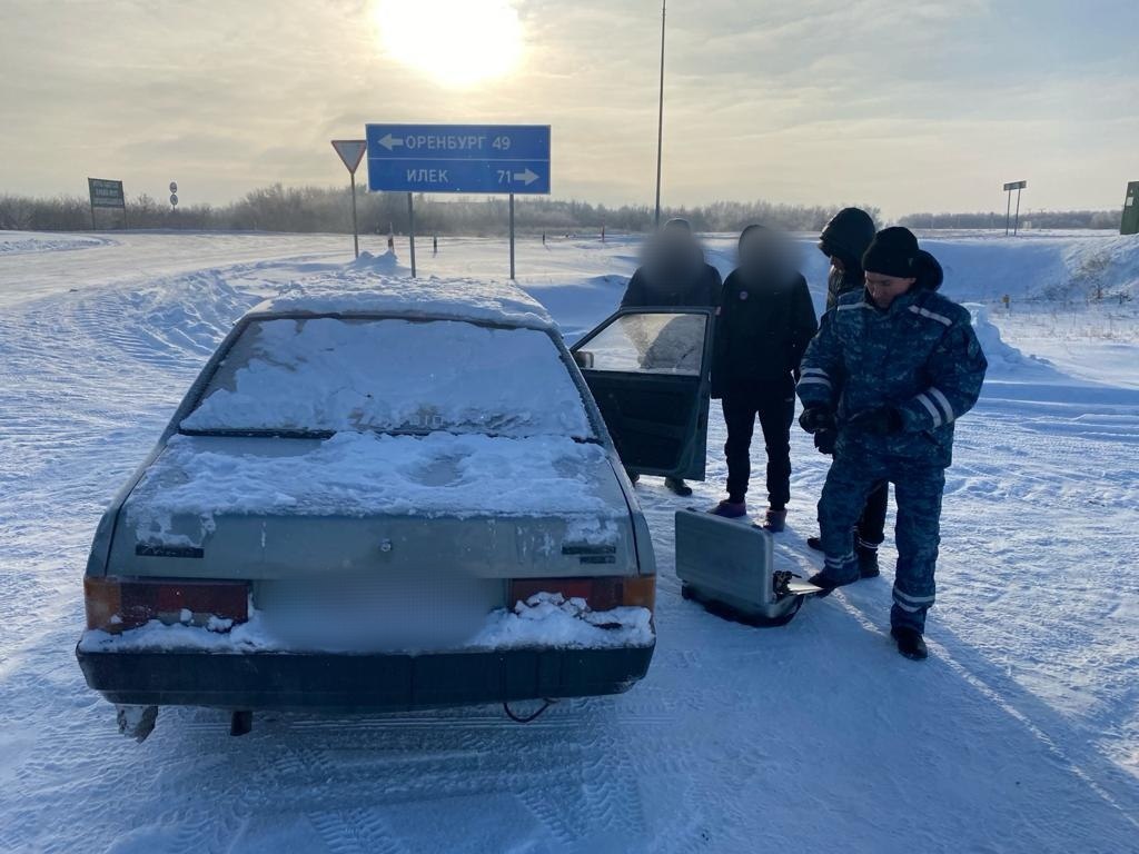 В Оренбурге пьяный подросток угнал автомобиль, но случайно попал под жезл  полицейских | Новости Оренбурга