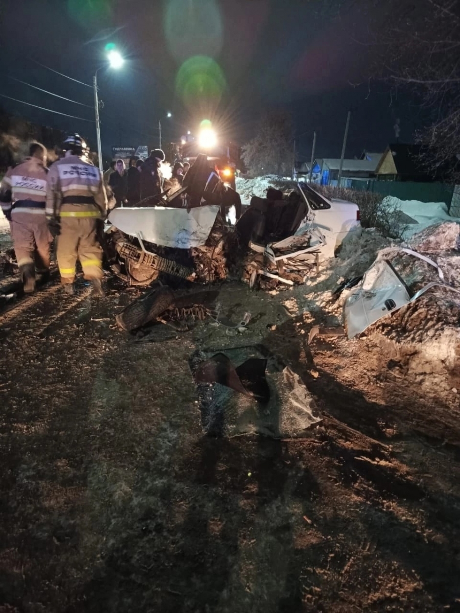 В Бузулуке в жутком ДТП авто превратилось в груду металла | Новости  Оренбурга