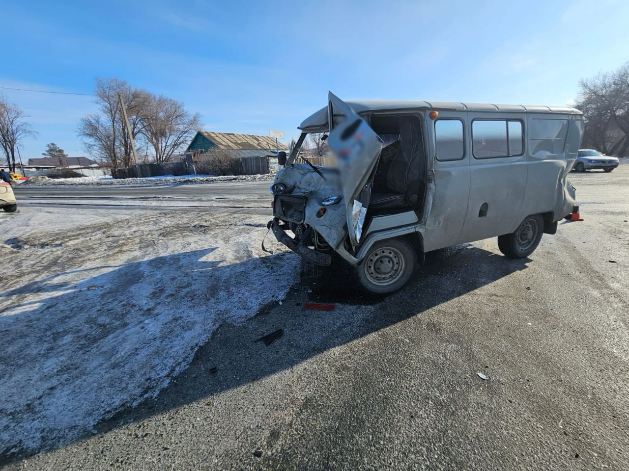 В Орске столкнулись ГАЗ и УАЗ, двоих пострадавших увезли в больницу |  Новости Оренбурга