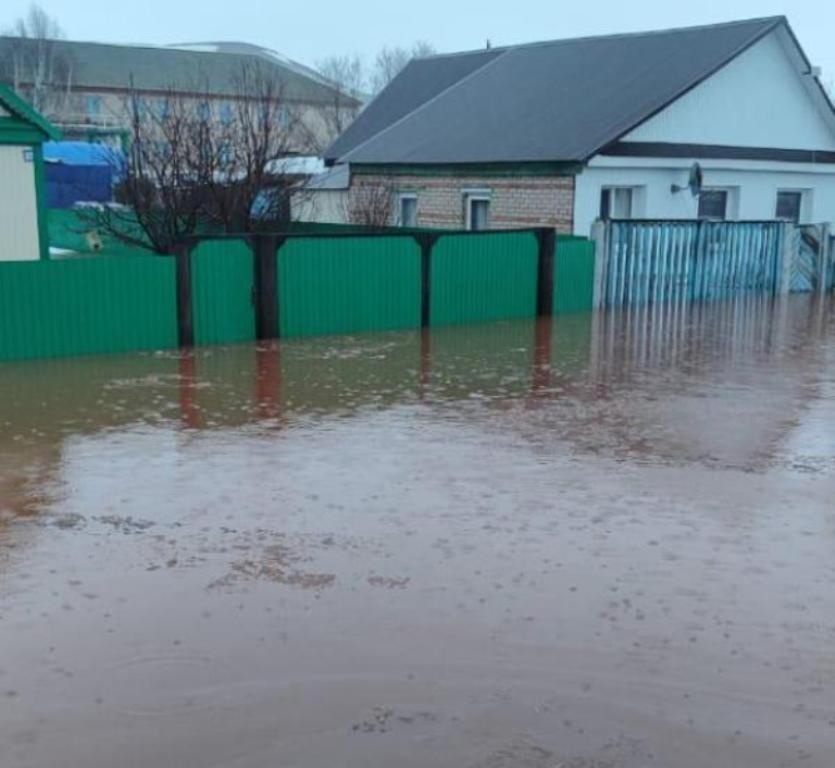в небе туча хмурится текс. дождь пойдет по улице. песня дождь идёт по улице козлов. дождь пойдет по улице ноты. дождь пойдет по улице с жестяным ведром в книжке.