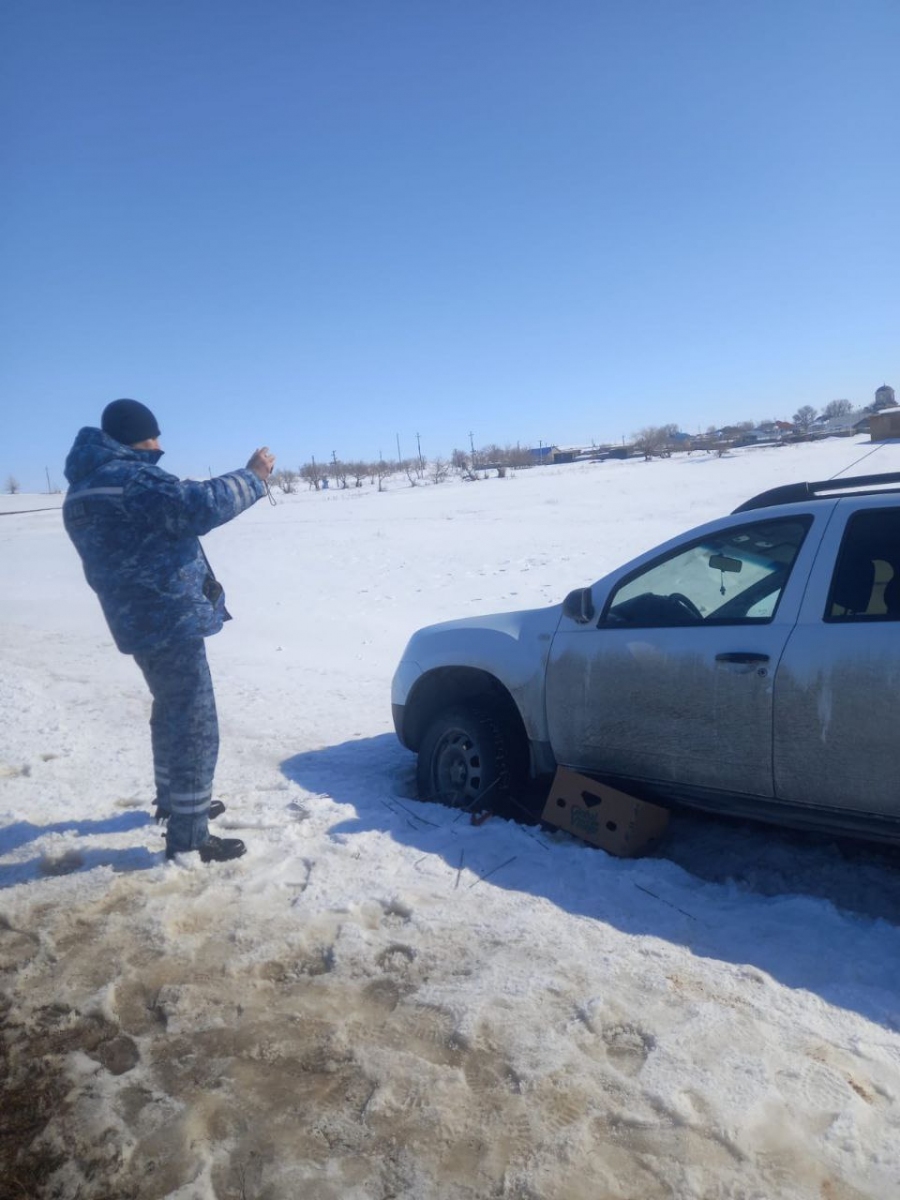 В Оренбурге школьник угнал автомобиль, но застрял в снегу | Новости  Оренбурга