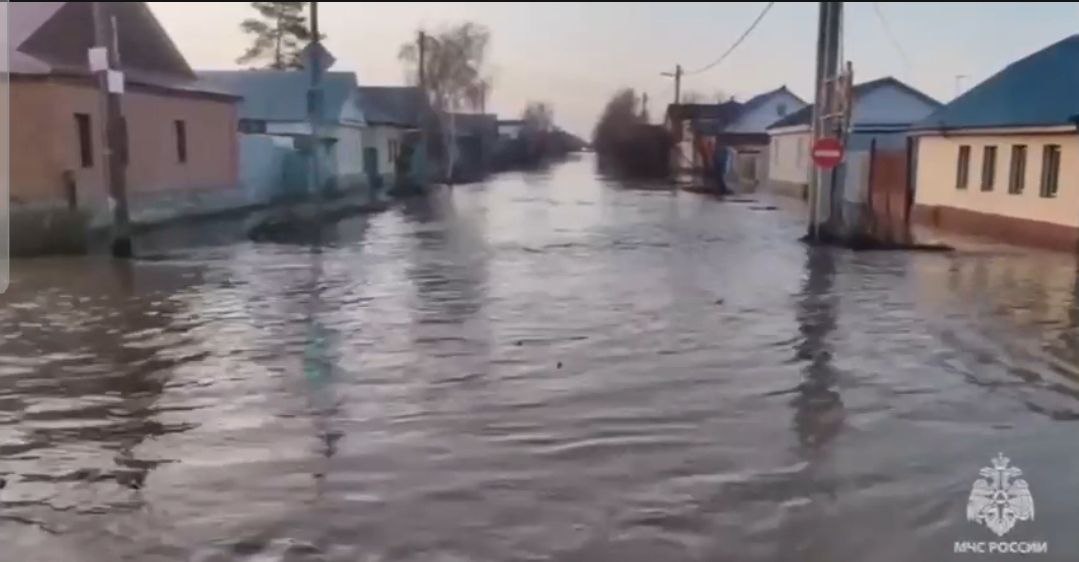 Пока Путину рассказывают о строительстве 300 домов в Орске, столько же пострадавших в паводок отправились в суд