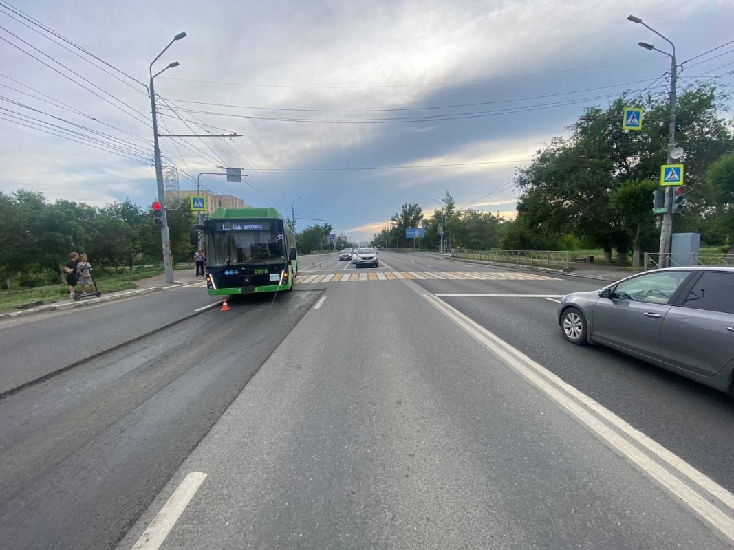 В Оренбурге на "зебре" автобус сбил школьника-велосипедиста