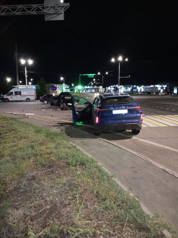 Ночное столкновение под Оренбургом трёх автомобилей привело к смерти мужчины