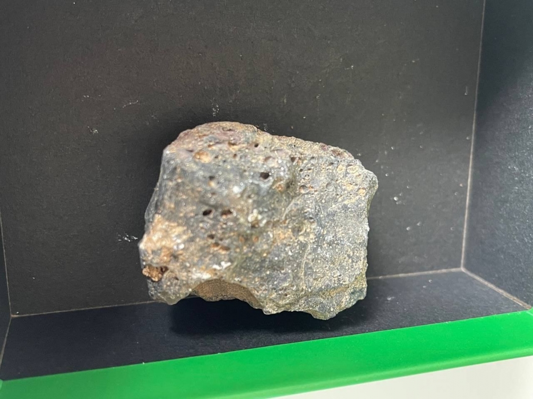 В Крыму нашли еще горячий обломок метеорита, который предположительно озарил вспышкой Оренбуржье