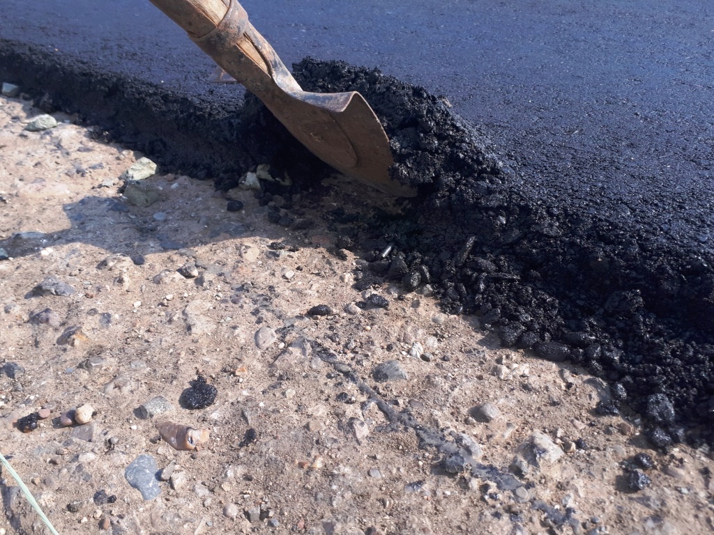 Подрядчик изрядно «наварился» на ремонте дороги  в оренбургском селе