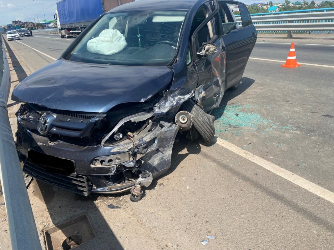 В Оренбуржье водитель иномарки почувствовал себя неважно и попал в ДТП