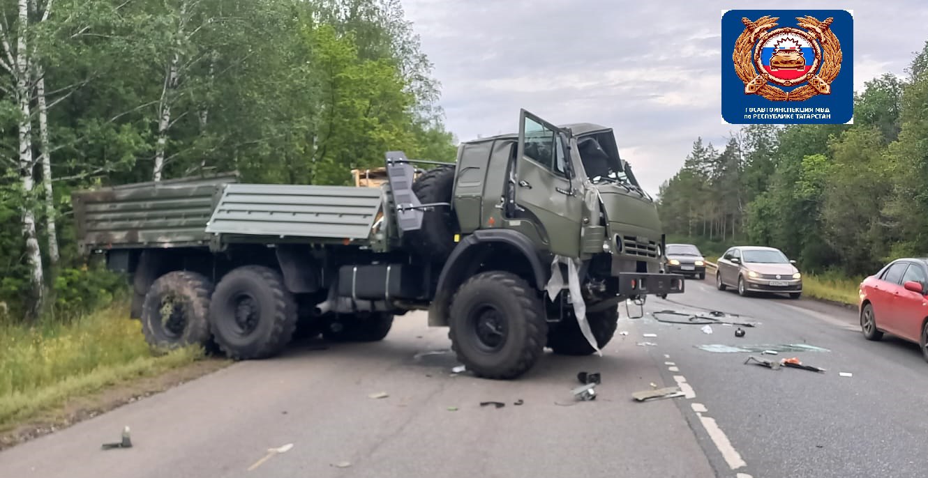 Жуткая авария парализовала движение на границе Оренбуржья и Татарстана