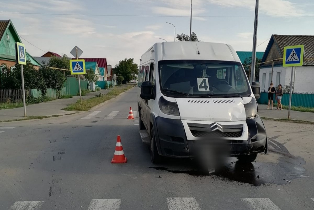 В Соль-Илецке подросток на мотоцикле въехал в микроавтобус Fiat Ducato