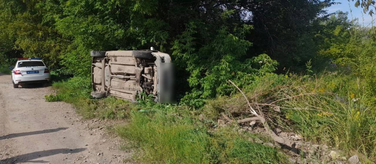 Под Оренбургом автомобиль слетел в кювет, водитель погиб на месте (18+)