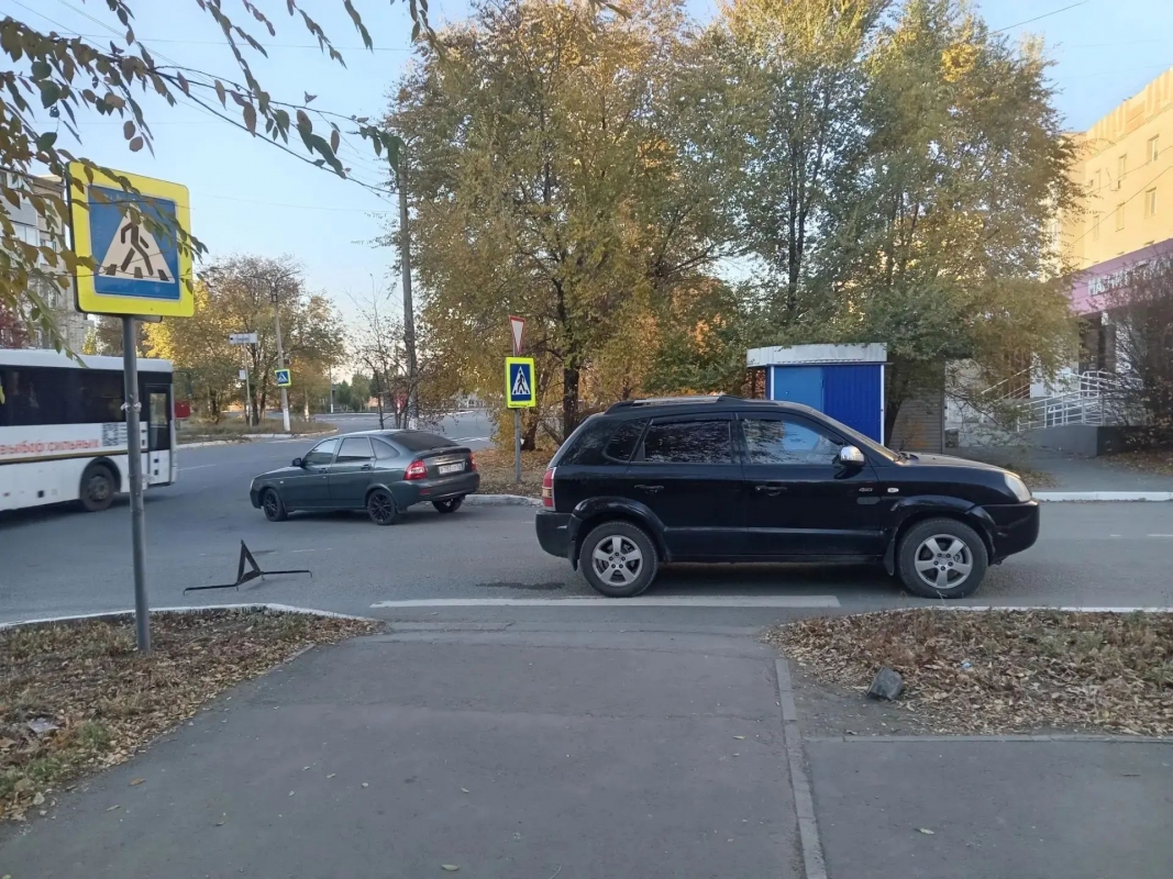 Woman injured by car at pedestrian crossing in Gay