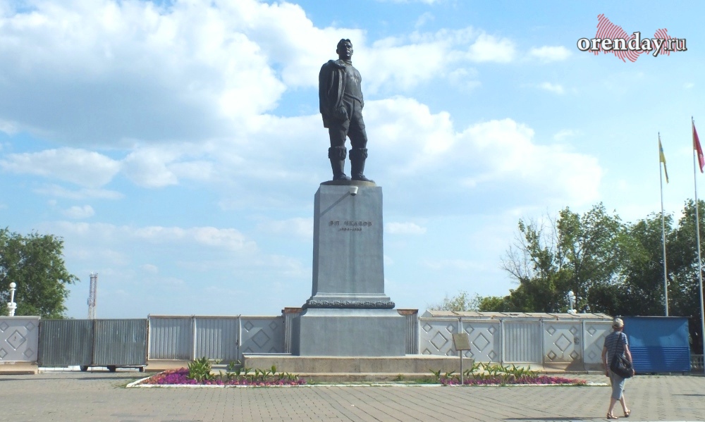 В Оренбурге скоро приступят к реставрационным работам на памятнике Валерию Чкалову 