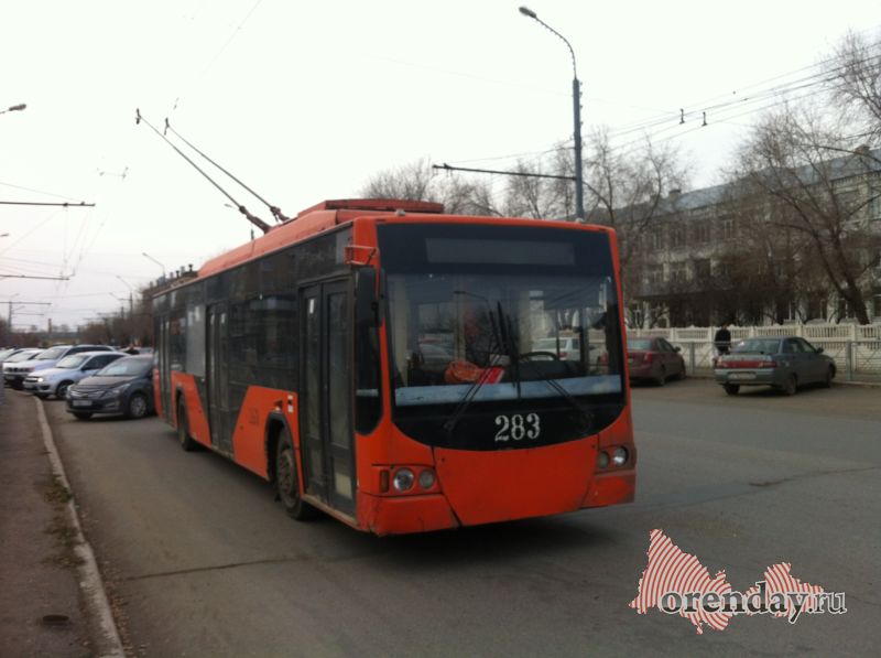 В Оренбурге перевозчик ответит рублем за наезд автомобиля оренбуржца на троллейбусные провода 